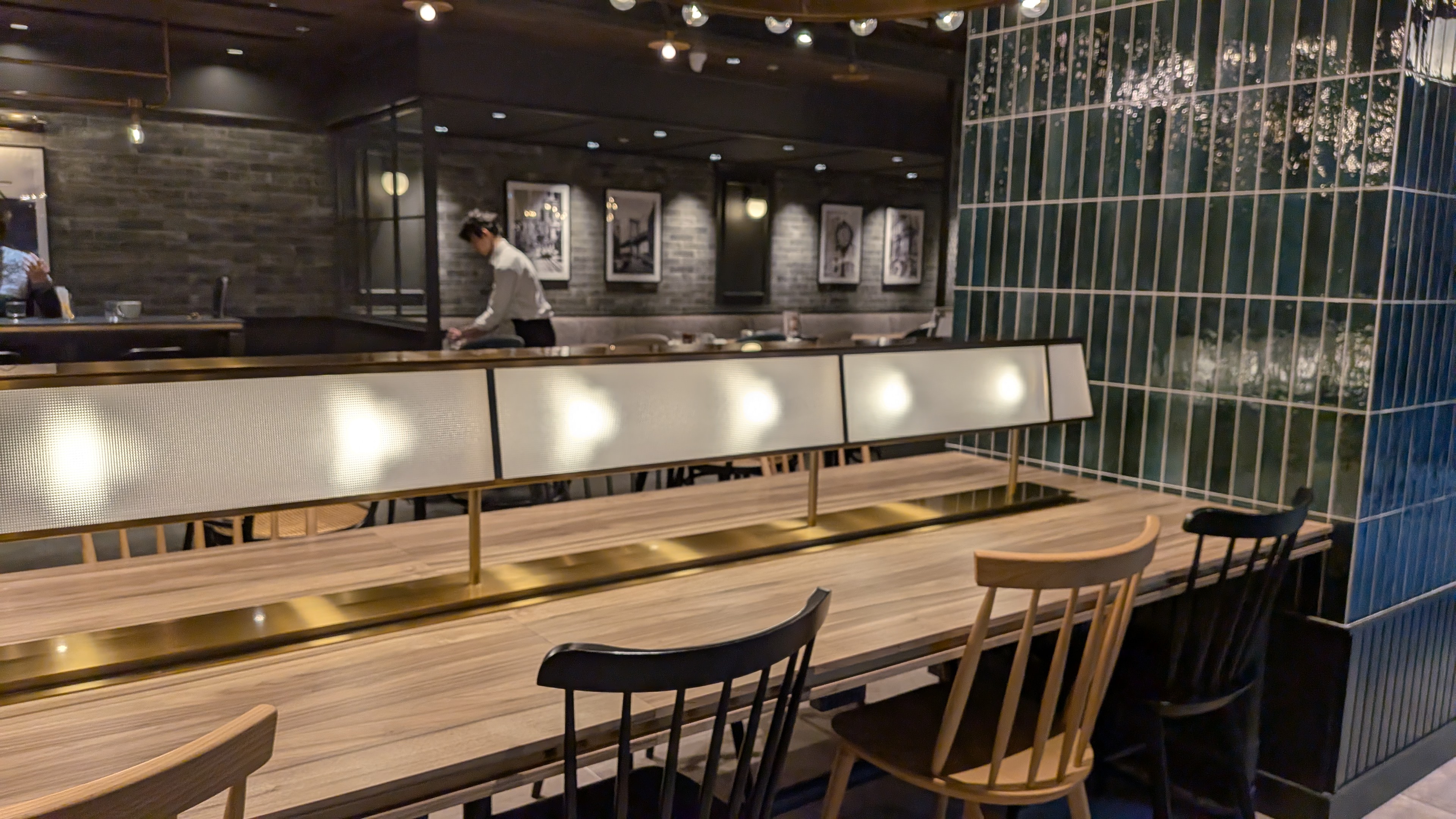 BACON Books & caféの店内カウンター席