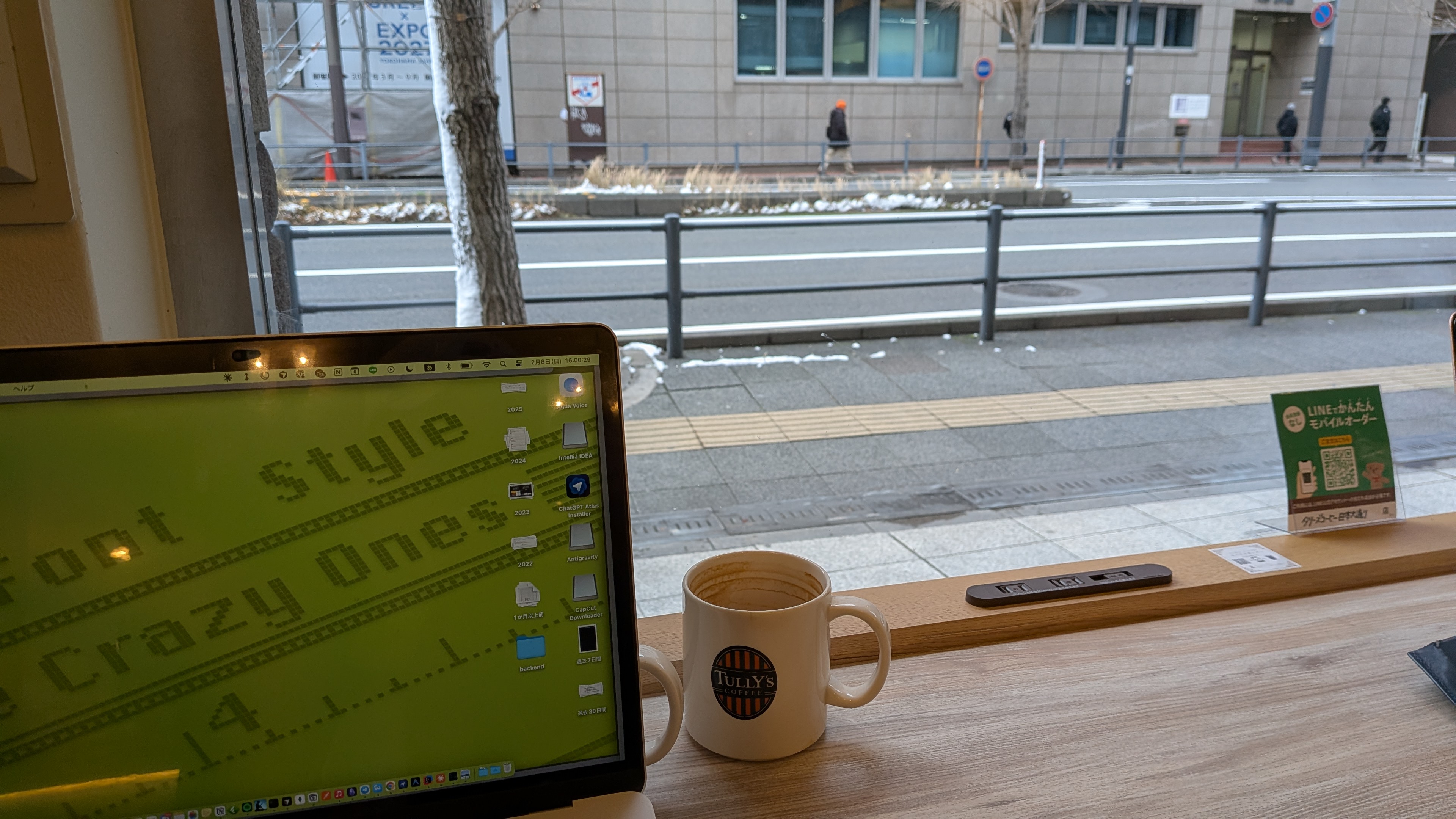 カウンター席での作業風景