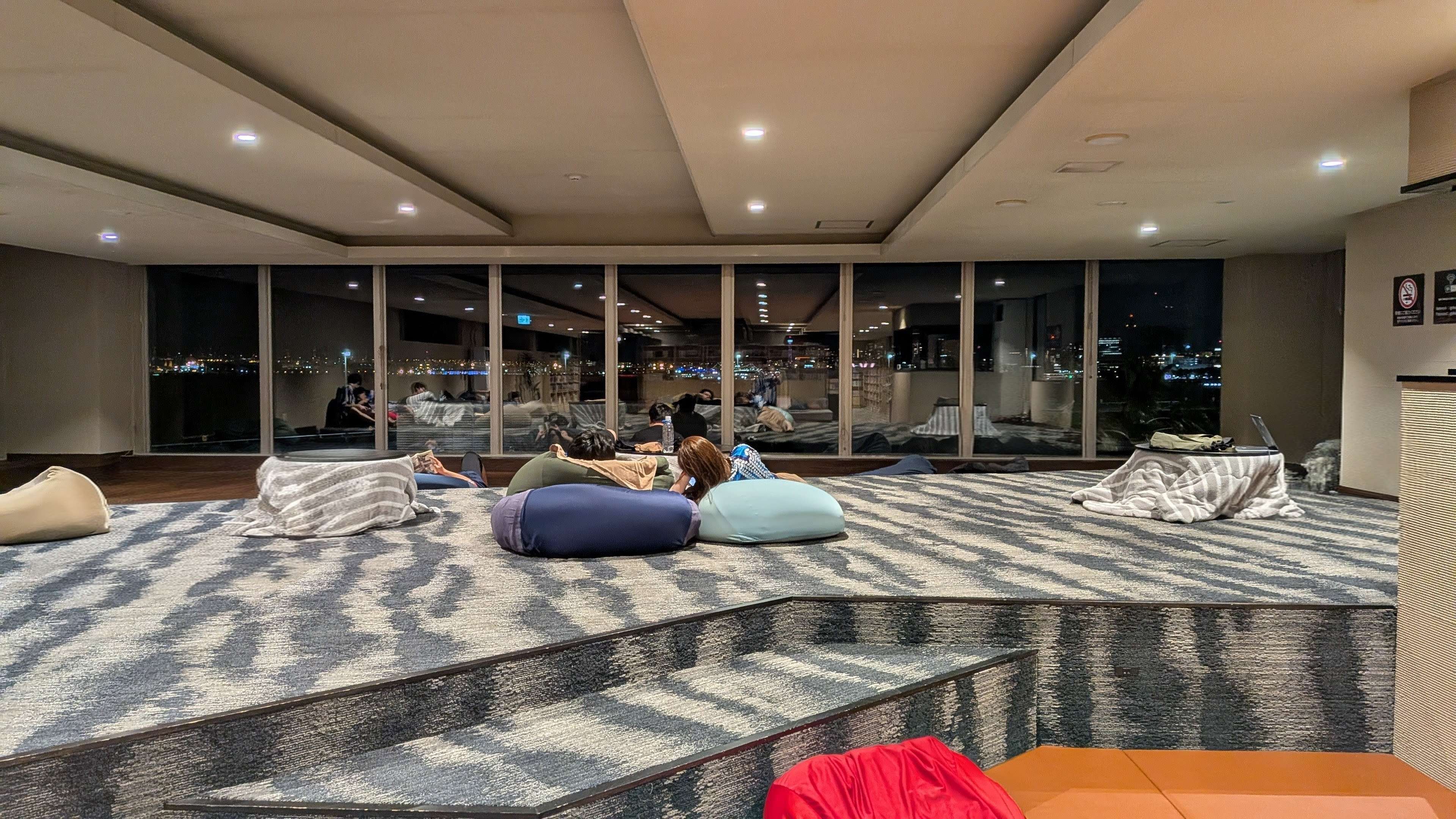 リラックスエリア（夜）