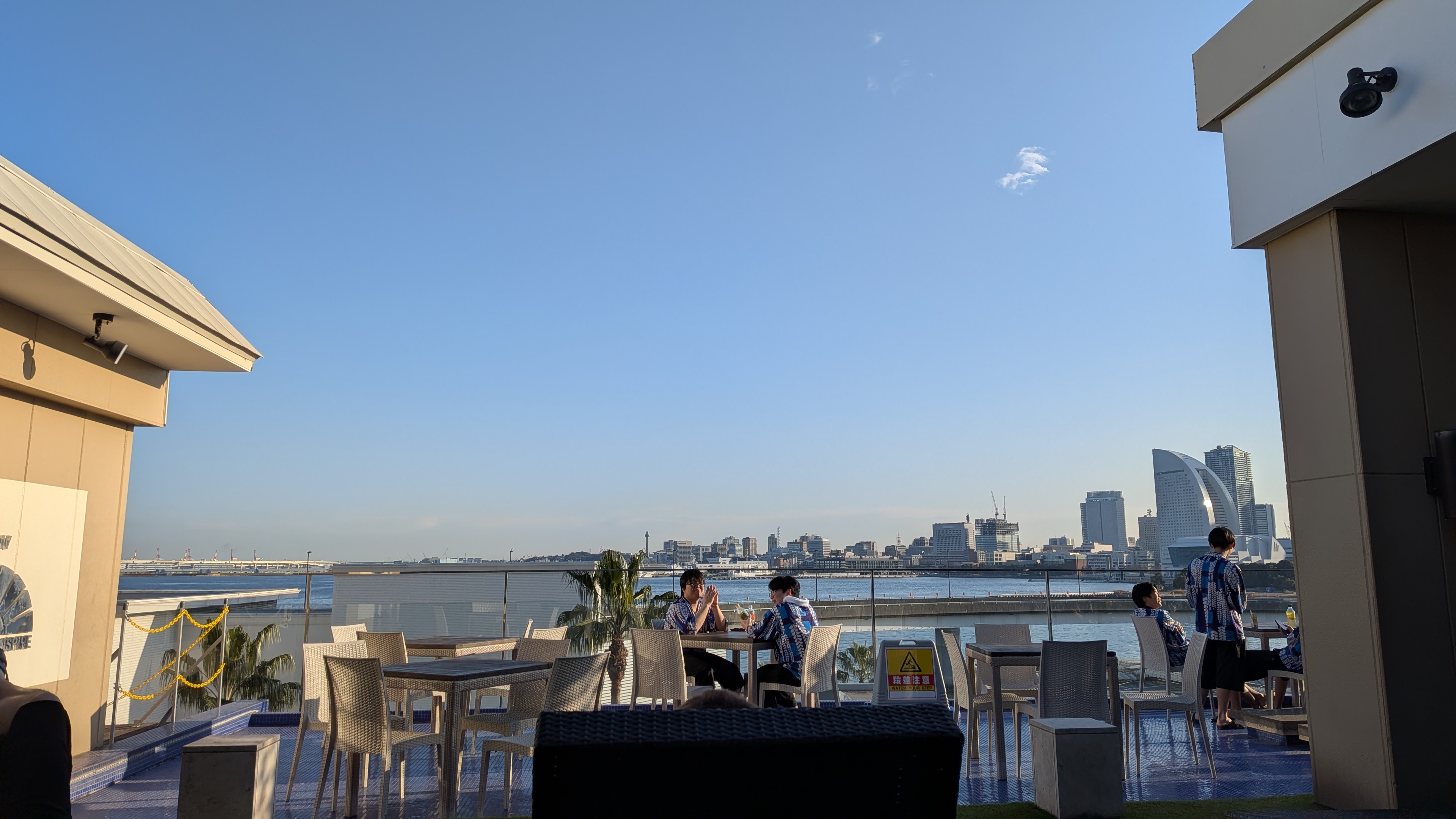 屋外テラス（昼）