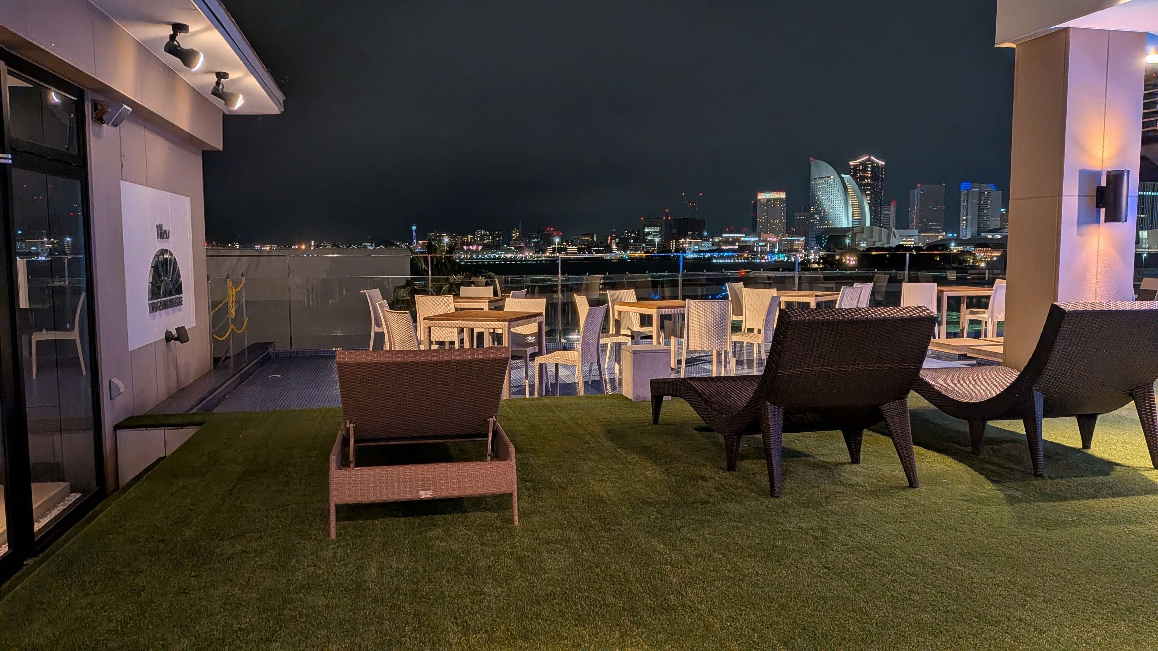 屋外テラス（夜）